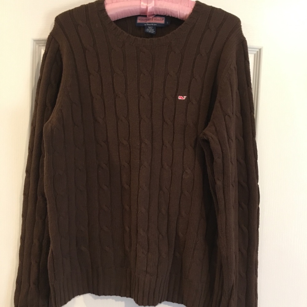 Vineyard vine cable knit sweater